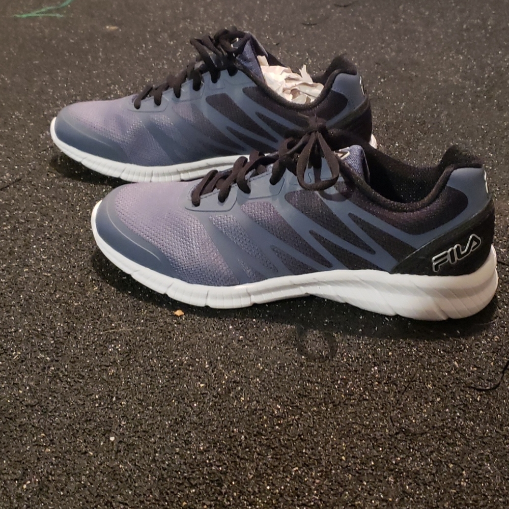 NWT Fila memory foam tennis shoes
